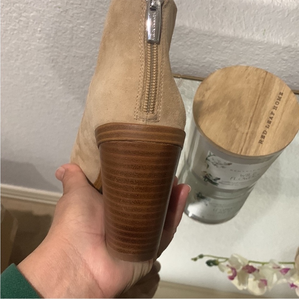 Vince Camuto natural color booties size 8.5 - Picture 3 of 4